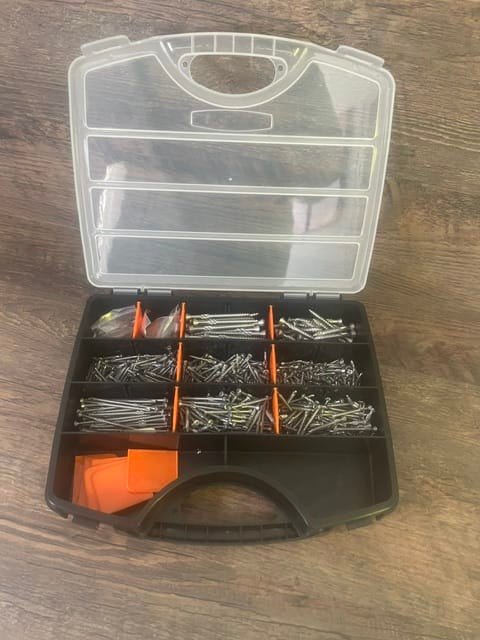 Edelstahl C1 Premium Schrauben-Sortiment EXTRA kleiner Kopf Sortimentskasten 610 TeiligProfi-Qualität für Heimwerker Handwerker 515 Teilig mit 4 Bit - Kleingeschenke-Paradies.de